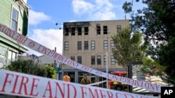 Penginapan Loafers Lodge di Wellington, Selandia Baru, setelah kebakaran, Selasa, 16 Mei 2023. (Masanori Udagawa/AAP via AP)