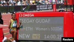 Gudaf Tsegay gagne le 5 000m féminin en un record du monde, Eugene, le 17 septembre 2023.