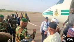 Tawagar manzonnin kungiyar ECOWAS a karkashin shugabancin Janar Abdulsalam Abubakar da Sarkin Musulmi Sultan Sa'ad Abubakar III a Nijar