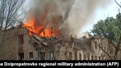 Incêndio em instalaçōes médicas em Dnipro, Ucrânia, causado por ataque de mísseis