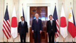 Tổng thống Mỹ Joe Biden, giữa, Tổng thống Philippine Ferdinand Marcos Jr., trái, và Thủ tướng Nhật Fumio Kishida chụp ảnh trước hội nghị ba bên tại Tòa Bạch Ốc ngày 11/4/2024.