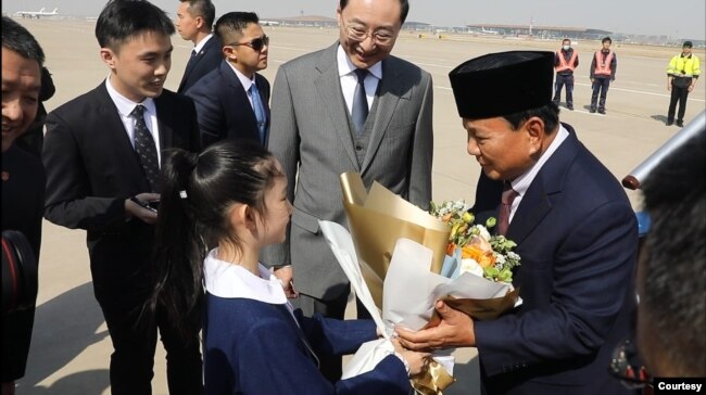 Menteri Pertahanan, yang juga presiden terpilih Indonesia, Prabowo Subianto hari Minggu (31/3) tiba di Beijing, China. (Courtesy : Tim Prabowo-Gibran)