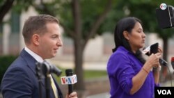 Un equipo de la Voz de América cubrió desde la Corte Federal en Washington este jueves 3 de agosto de 2023, la audiencia en la que el expresidente Donald Trump se declaró el "inocente" de cargos relacionados con las elecciones presidenciales de 2020. 