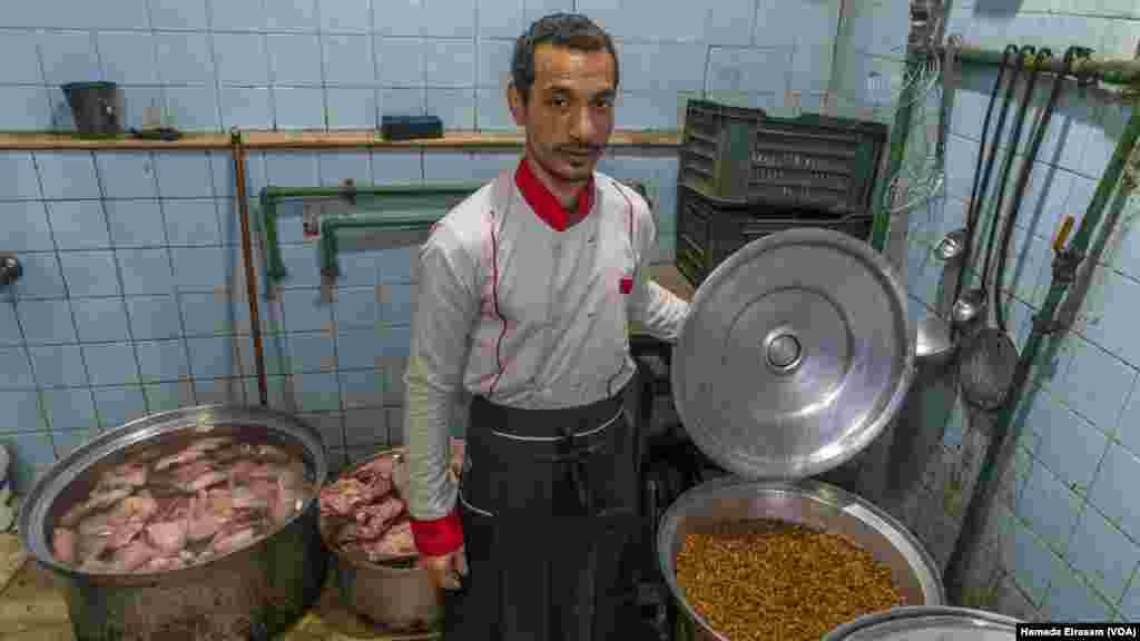 Ahmed, a chef and charity iftar volunteer, says, “We’re only cooking pasta because the price of rice is so high, and there wouldn’t be enough servings for those in need.” (Hamada Elrasam/VOA)