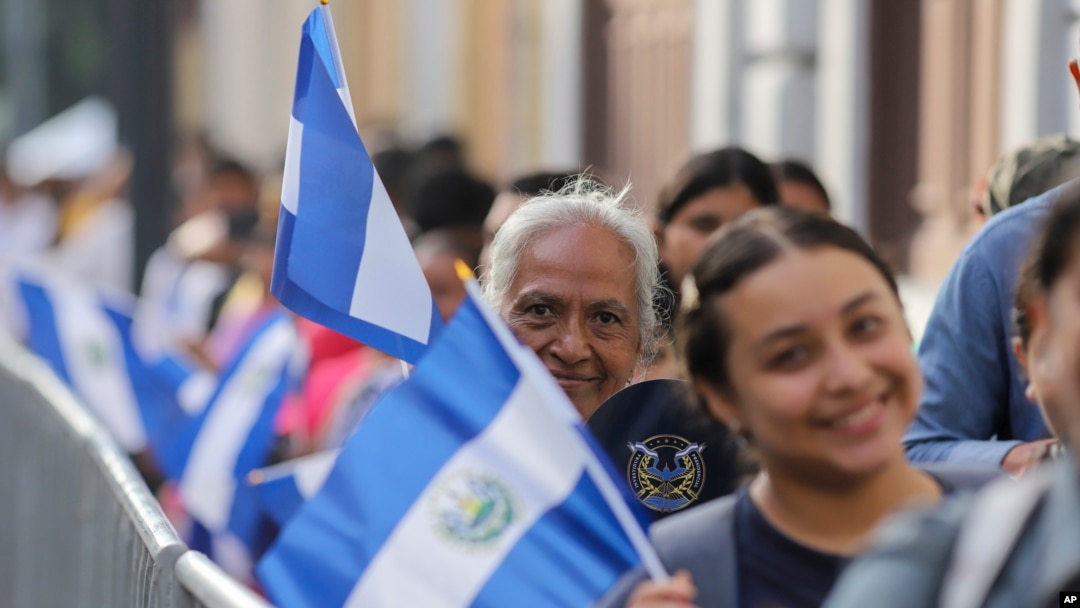 Supporters of El Salvador's President Nayib Bukele line up outside of the National Palace prior to his inauguration for a second term in San Salvador, El Salvador, June 1, 2024.