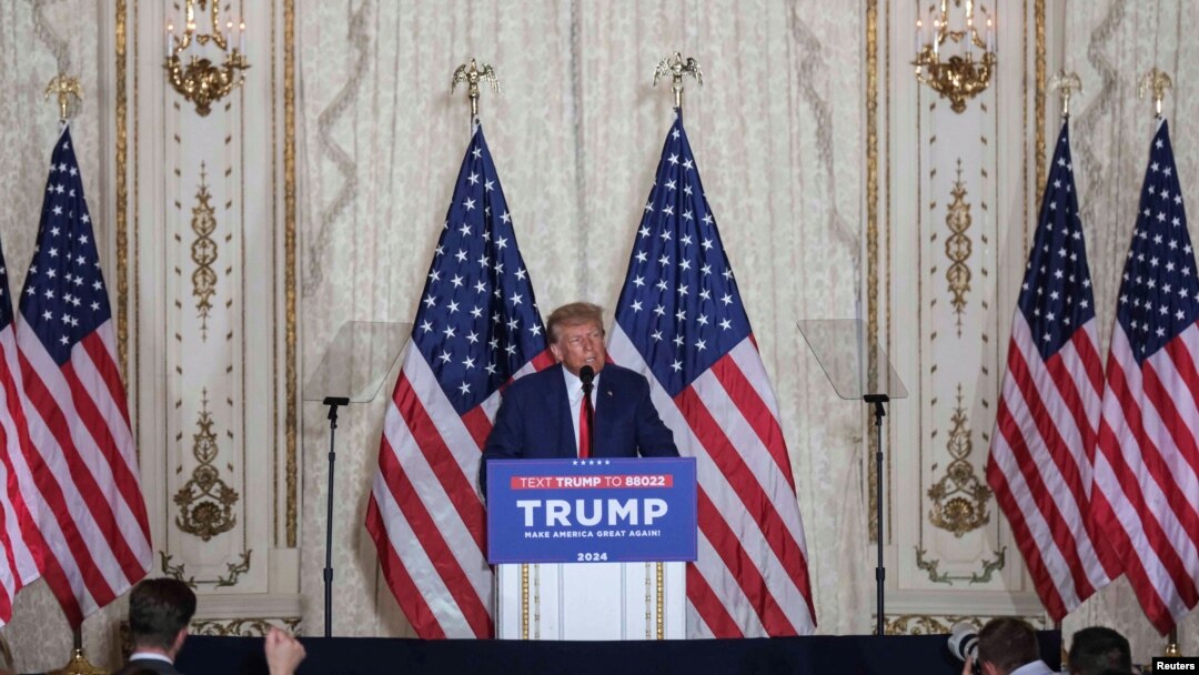 Дональд Трамп выступает в Мар-а-Лаго, Палм-Бич, Флорида, 4 апреля 2023 года