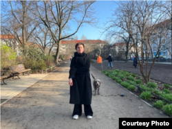 Katerina Abramova heads communications at the exiled outlet Meduza. She spoke with VOA, accompanied by her dog, on a cold February morning at a Berlin park. (Liam Scott/VOA)