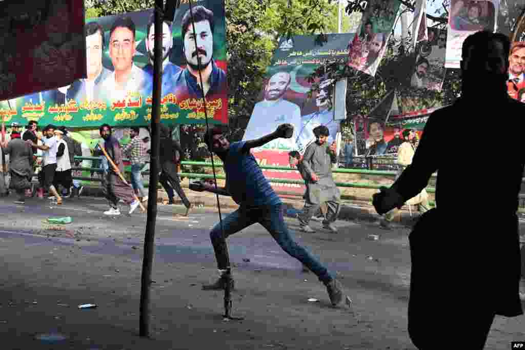 کشیدہ صورتِ حال کے باعث قصور، شیخوپورہ اور گوجرانوالہ سے پولیس کی اضافی نفری زمان پارک پہنچ چکی ہے۔