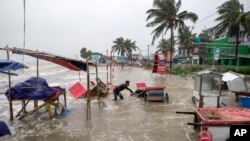 APTOPIX Bangladesh Cyclone