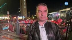 AKP önünde çoşkulu bir kalabalık var