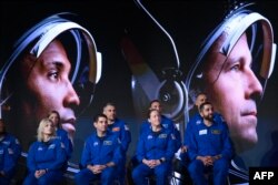 Calon astronot NASA Artemis saat diwisuda di Johnson Space Center, Houston, Texas, 5 Maret 2024. (Mark Felix / AFP)