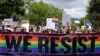 Байден теряет поддержку среди ЛГБТК-избирателей. Перейдут ли они к Трампу? 