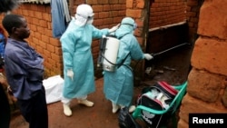 FILE: In an earlier Marburg outbreak, World Health Organization officials examine the home of a suspected Marburg virus victim in the northern Angolan town of Uige. Taken April 19, 2005.