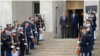 美国国防部长劳埃德·奥斯汀（Lloyd J. Austin）2023年4月17日欢迎英国国防大臣本·华莱士（Ben Wallace）到访五角大楼。（五角大楼照片）
