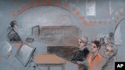 法庭素描畫顯示美國空軍國民警衛隊員傑克·特謝拉2023年4月19日在波士頓一家聯邦地區法院過堂。