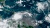 En una imagen satelital, proporcionada el lunes 21 de agosto de 2023 por la Oficina Nacional de Administración Oceánica y Atmosférica de Estados Unidos, se muestra la tormenta tropical Franklin al sur de la isla de la Española.