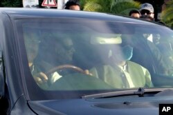 A car carrying Pakistan's former Prime Minister Imran Khan, center back, arrives at at Supreme Court for his court appearance, in Islamabad, Pakistan, Thursday, May 11, 2023. Pakistan's Supreme Court on Thursday ordered the release of Khan, whose arrest earlier this week sparked a wave of violence across the country by his supporters. (AP Photo)