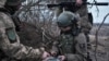 우크라이나군에 자원 입대한 병사들이 11일 동부 격전지 바흐무트 전선에서 러시아 정규군과 용병업체 바그너 그룹 소속 병력을 상대로 임무를 수행하고 있다. 