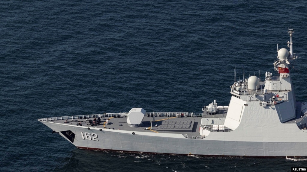 一艘中国舰艇参加伊朗、俄罗斯和中国在阿曼湾举行的联合海军演习。（2023年3月18日）(photo:VOA)