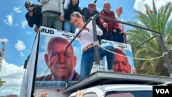 La líder opositora María Corina Machado participa en una concentración convocada por la oposición por las calles de Caracas, Venezuela, el 3 de agosto de 2024.