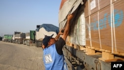  ۳۹ کامیون حامل کمک های بشر دوستانه روز سه شنبه نهم آبان، از طریق گذرگاه رفح وارد غزه شدند