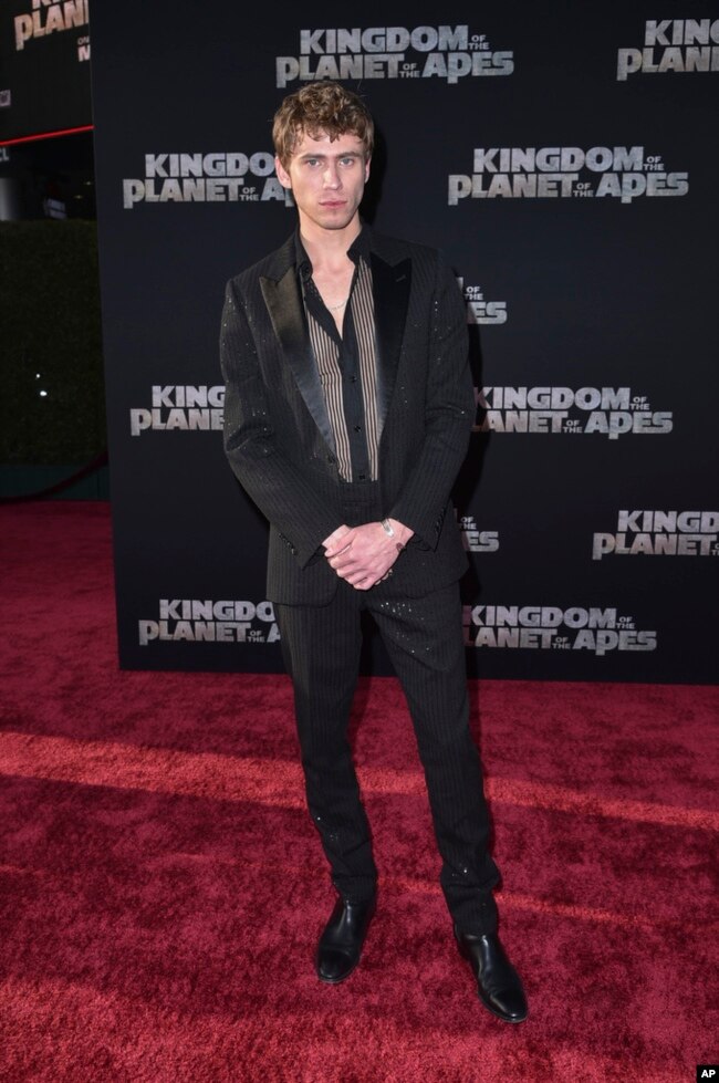 Owen Teague di pemutaran perdana "Kingdom of the Planet of the Apes," 2 Mei 2024, di Los Angeles. (dok: Richard Shotwell/Invision/AP)