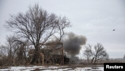 Ukrainian servicemen of the 28th Independent Mechanized Brigade fire 2S3 Akatsiya self-propelled howitzer towards Russian positions, near the frontline town of Bakhmut, as Russia's attack on Ukraine continues, Donetsk region, Feb. 25, 2023. 