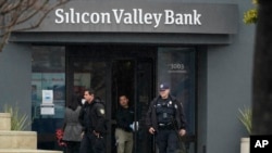 Santa Clara Police officers exit Silicon Valley Bank in Santa Clara, California, March 10, 2023.