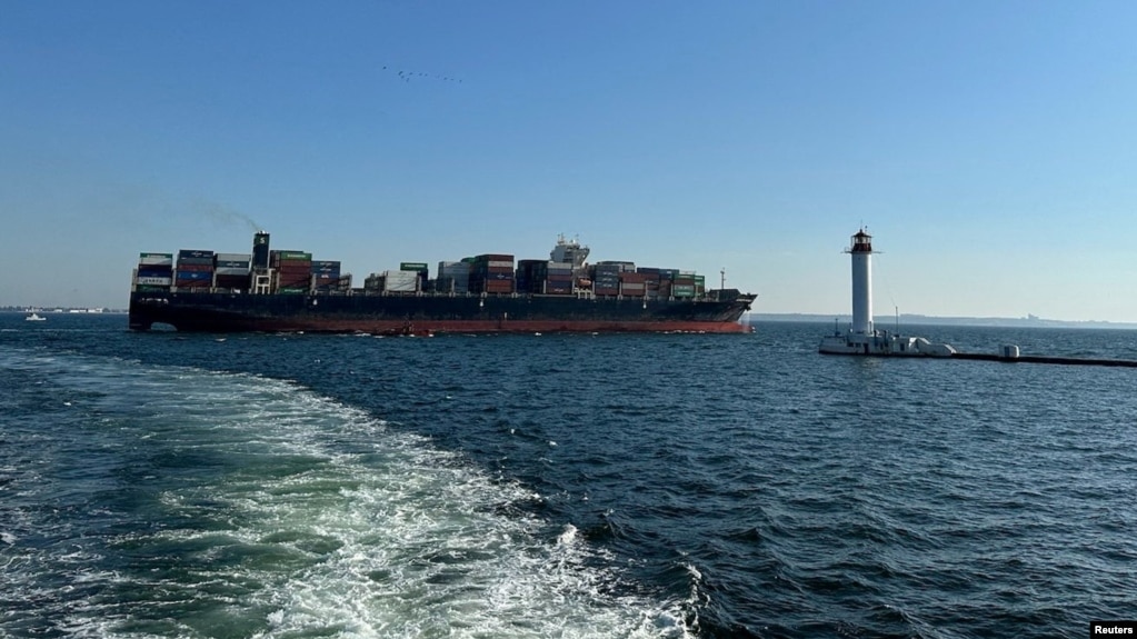 Контейнеровоз Joseph Schulte виходить з порту Одеси 16 серпня 2023 року