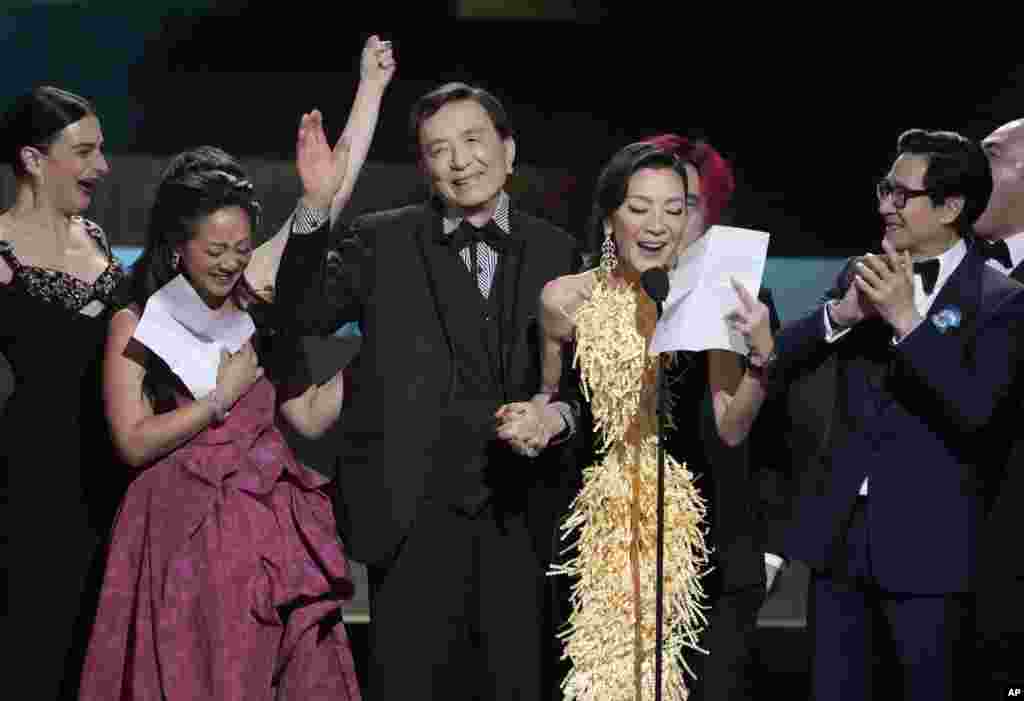 From left: Jenny Slate, Stephanie Hsu, James Hong, Michelle Yeoh, and Ke Huy Quan accept the award for outstanding performance by a cast in a motion picture for &quot;Everything Everywhere All at Once&quot; at the 29th annual Screen Actors Guild Awards, Feb. 26, 2023, at the Fairmont Century Plaza in Los Angeles.&nbsp;