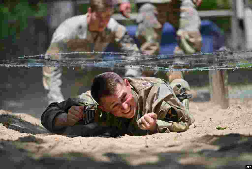 U.S. soldiers take part in an obstacle course during the Best Squad Competition, conducted by the U.S. 2nd Infantry Division and the ROK-US Combined Division at the U.S. Army's Camp Casey in Dongducheon.