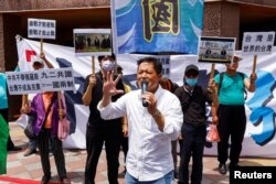 Members of pro-Taiwan independent group protest outside the headquarters of the main opposition party the Kuomintang (KMT) in Taipei, Taiwan May 17, 2023.