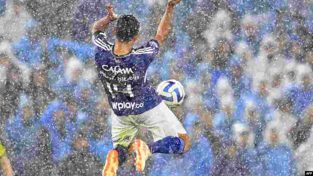 Давид Силва за време на фудбалски натпревар од групната фаза на Копа Судамерикана помеѓу колумбискиот Милонариос и уругвајскиот Пењарол на стадионот Немесио Камачо &bdquo;Ел Кампин&ldquo; во Богота, 23 мај 2023 година.