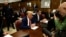 Колишній президент США Дональд Трамп очікує на початок кримінального процесу в кримінальному суді Мангеттена в Нью-Йорку, 6 травня 2024 року.