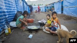 ထိုင်း-မြန်မာနယ်စပ် ကရင်ပြည်နယ်ထဲက စစ်ဘေးရှောင်ဒုက္ခသည်စခန်းတခု (ဖေဖော်ဝါရီ ၁၄၊ ၂၀၂၂)