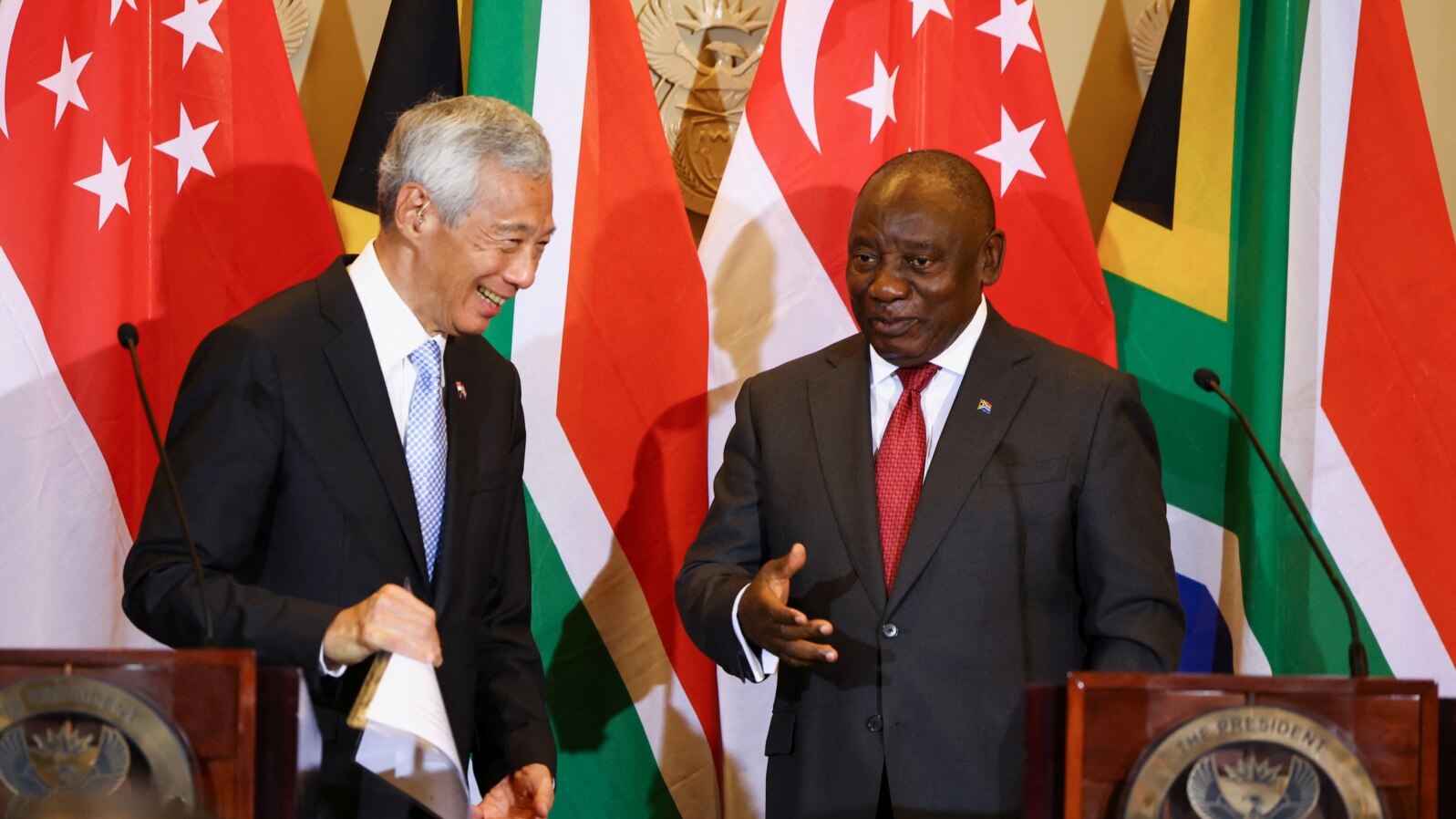 South African President Cyril Ramaphosa, R, and Singapore Prime Minister Lee Hsien Loong attend a media briefing and signing ceremony at Tuynhuys in Cape Town, South Africa, May 16, 2023.