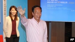 台湾鸿海集团创办人郭台铭在台北出席他的新书发布会。（2023年8月8日）