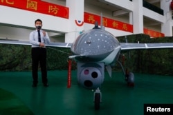台灣國防部向媒體展示台灣研發製造的無人機。(2023年3月14日)