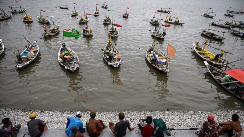 Search Efforts Underway for 24 Missing Fishermen in Indonesia 