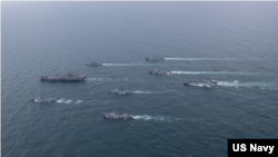 美国海军公布2023年4月3日至4日间举行美日韩三国海上联合军演的照片。