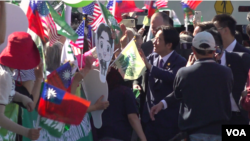 台湾副总统赖清德在美国旧金山过境时受到台侨欢迎。(2023年8月16日，美国之音宁路拍摄)