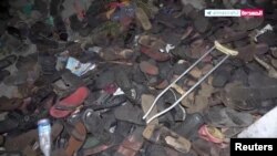 Baada ya kutokea mkanyagano huko Sanaa, Yemen, hivi ni baadhi ya vitu vilivyosalia katika eneo la ajali. Al Masirah TV/via Reuters TV/Handout via REUTERS