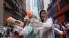 香港警察在九龍城潑水節後拘捕兩名男子