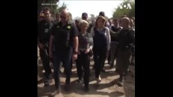欧盟官员访问以色列边境被袭击村庄