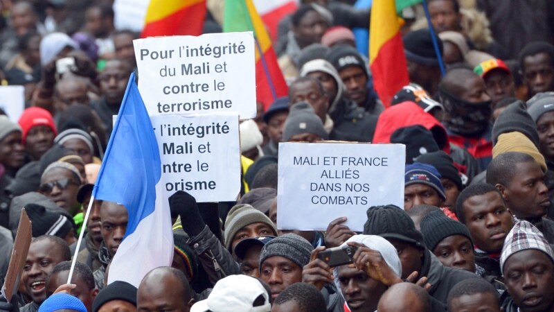 Eprouvée par les maux du Mali, la diaspora en France veut garder espoir