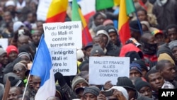 Un nouveau mouvement critique à l'encontre des colonels au pouvoir au Mali a prévenu qu'il ferait tout pour empêcher les membres de la junte de continuer à gouverner .