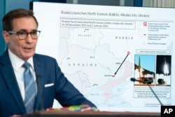 존 커비 미국 백악관 국가안보회의(NSC) 전략소통조정관이 4일 정례브리핑에서 러시아가 북한으로부터 탄도미사일을 제공받아 우크라이나 공격에 사용했다고 밝혔다.