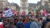 Fransa'da protestolara neden olan Göç Yasası’nın tartışma yaratan 35 maddesi, Anayasa Konseyi tarafından iptal edildi.
