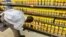 A shopper looking for cooking oil