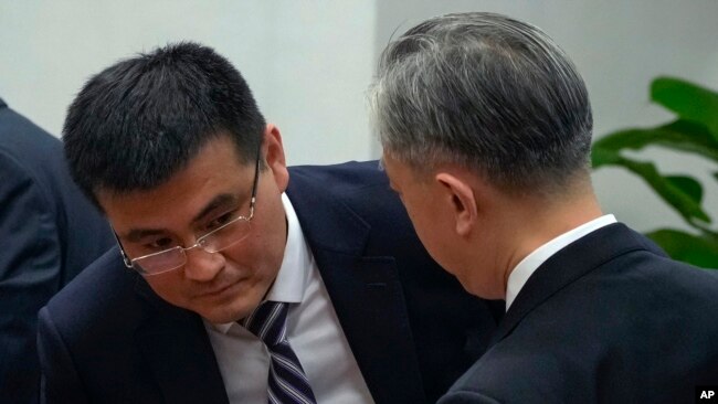 Deputy Director of Department of Eurasia of Ministry of Foreign Affairs Yu Jun, left, speaks with Chinese Foreign Ministry spokesperson Wang Wenbin after a news conference in Beijing, Wednesday, April 26, 2023. (AP Photo/Andy Wong)
